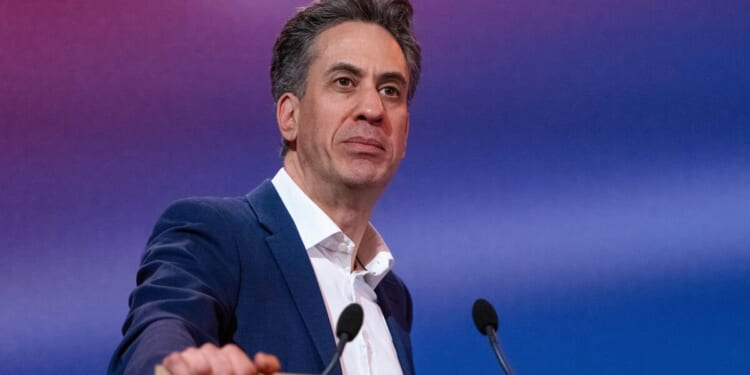 Ed Miliband blasted for 'stupid' and 'completely crazy' wartime policy | Politics | News