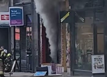 Emergency services rush to fire near major UK train station | UK | News