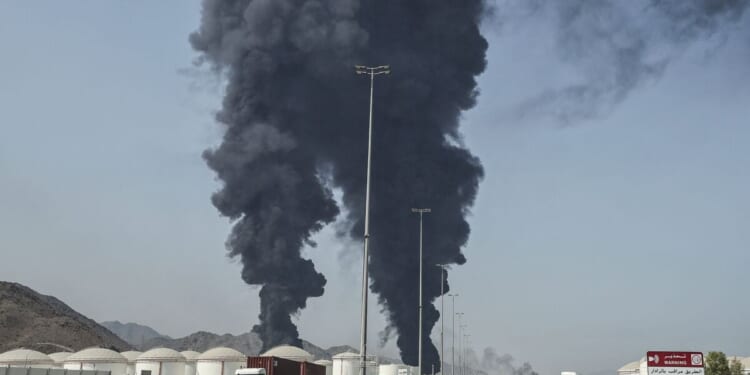 Firestorm as drone attack shuts key Middle Eastern oil port | World | News