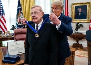 Former Notre Dame coach, devoted Catholic Lou Holtz dies at age 89