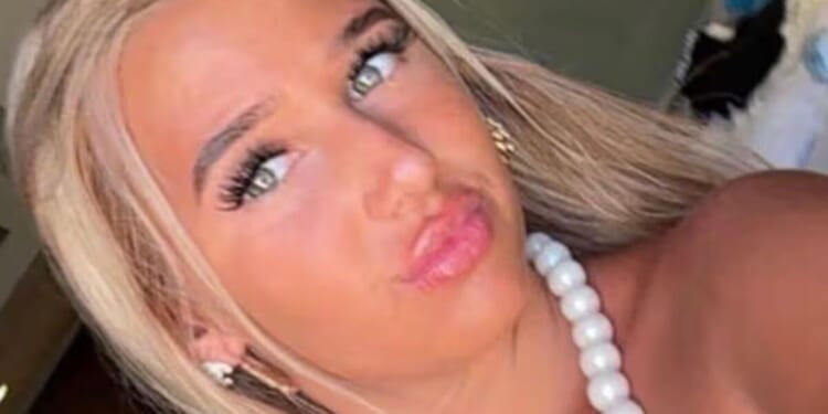 Girl, 16, found injured on Leeds street dies | UK | News