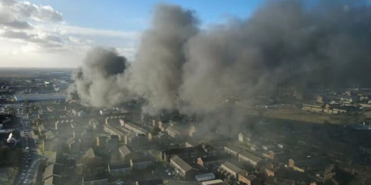 Grimsby fire LIVE: Huge blaze erupts near town centre | UK | News