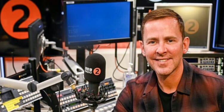 Jeremy Vine issues brutal response to Scott Mills sacking live on air | UK | News