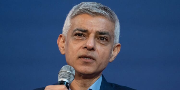 Keir Starmer 'set to offer Sadiq Khan a peerage' in bid to shore up leadership | Politics | News