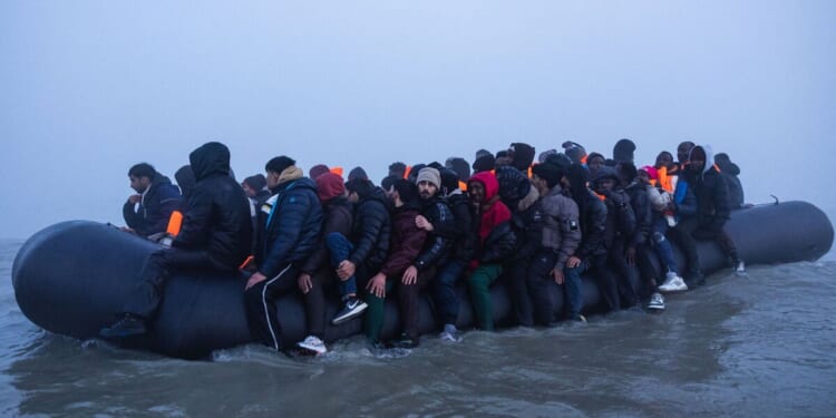 Labour civil war looms as Mahmood dusts off Blair-era deportation laws | UK | News