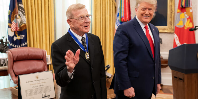 Legendary football coach Lou Holtz dies at 89