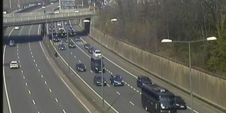 M1 traffic LIVE: Incident near Finchley, London sparks delays ahead of Arsenal vs Man City | UK | News