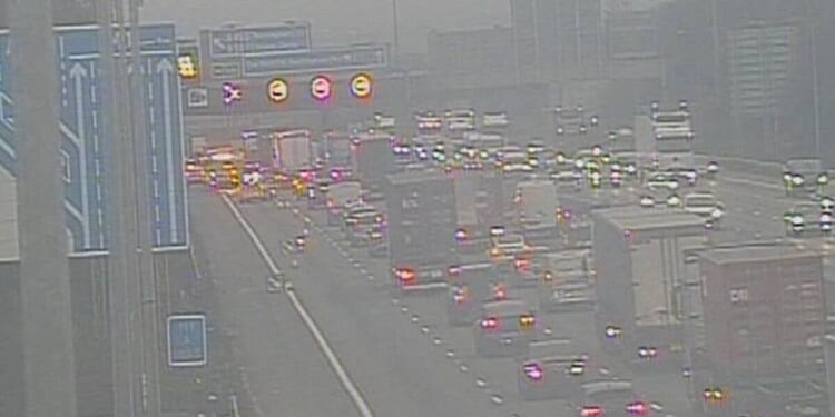 M1 traffic LIVE: Rush hour chaos as crash shuts down lanes | UK | News