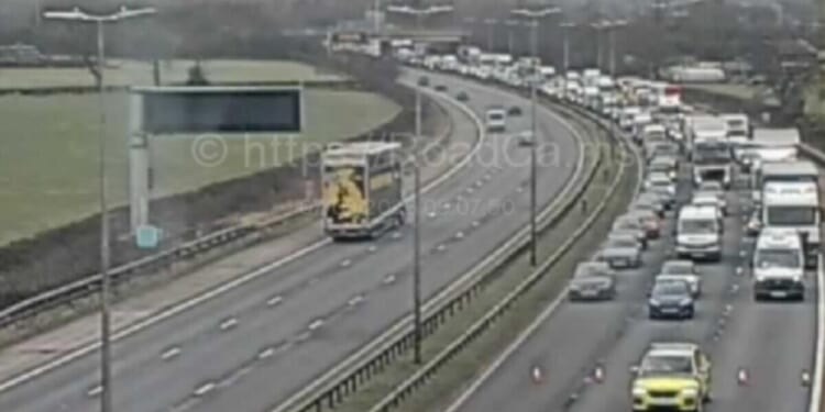 M6 traffic LIVE: Closure on major UK motorway after 'police incident' | UK | News