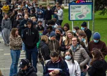 Meningitis outbreak LIVE: MenB vaccine latest as symptoms warning issued in UK | UK | News