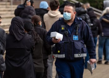 Meningitis outbreak LIVE: Vaccine message sent to Brits as symptoms warning issued in Kent | UK | News