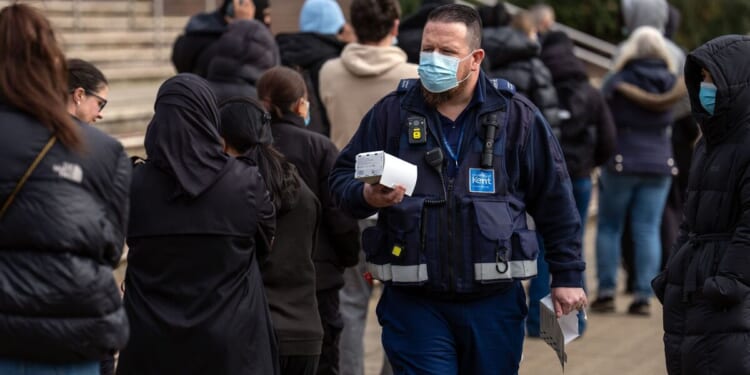 Meningitis outbreak LIVE: Vaccine message sent to Brits as symptoms warning issued in Kent | UK | News