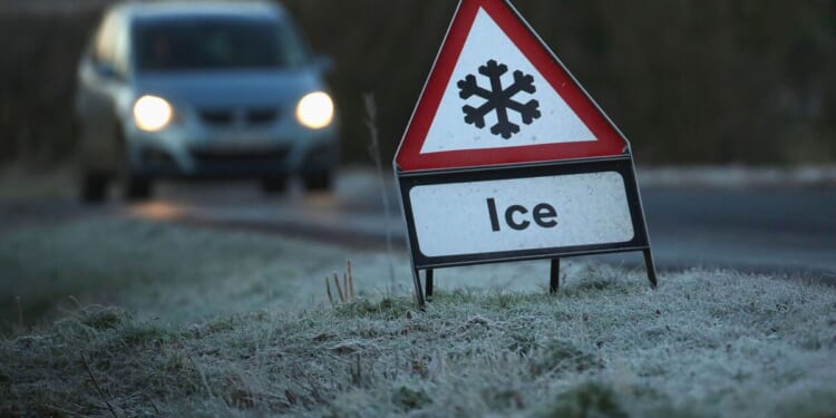 Met Office names areas facing -2C freeze on Saturday | Weather | News