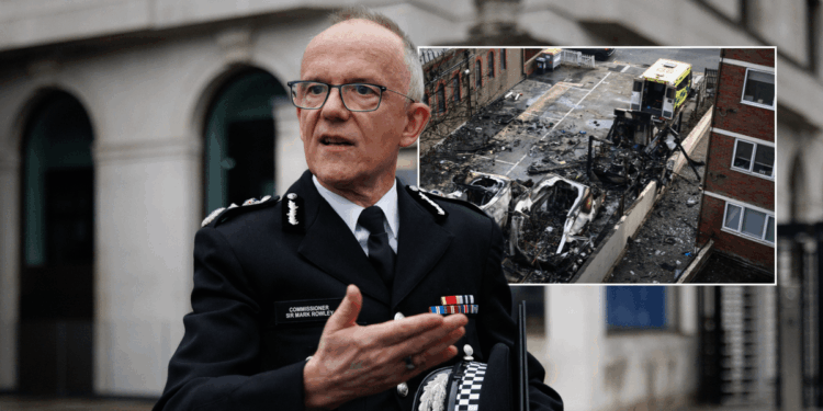 Met boosts armed patrols to protect Jewish families ahead of Passover after London attack