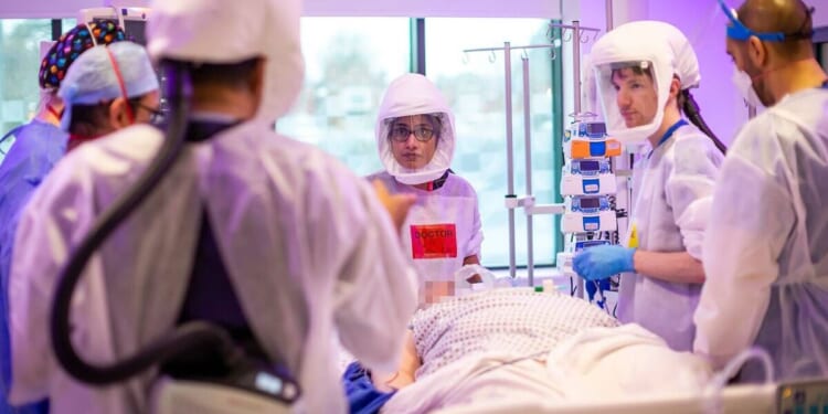 New Covid variant warning as NHS lists 12 symptoms often overlooked | World | News