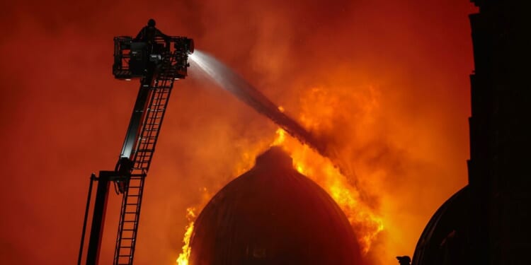 Northern trains cancelled as massive blaze threatens Glasgow Central | UK | News