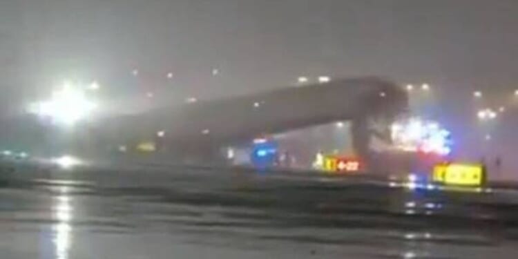 Plane collision reported at New York's LaGuardia Airport | US | News