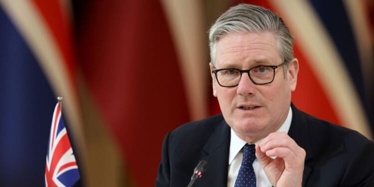 Politics LIVE: Starmer holds emergency talks as Tories demands energy bill cuts | Politics | News