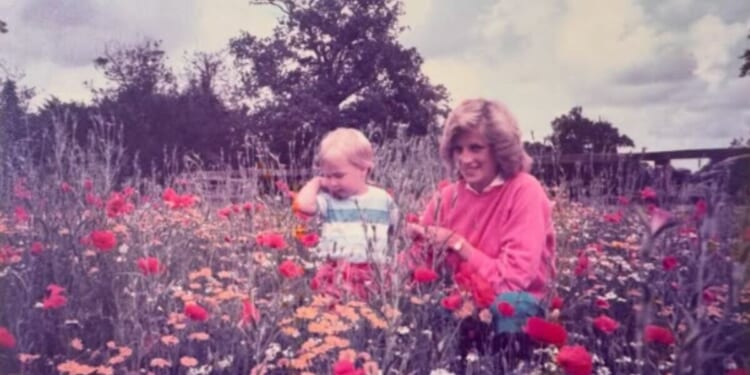 Prince William shares adorable photo of him and Diana to mark Mother's Day | Royal | News