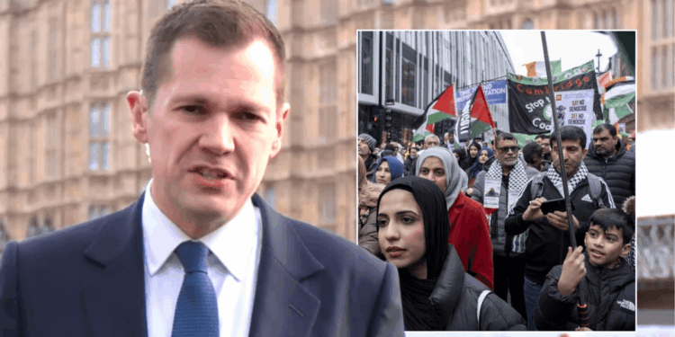 Robert Jenrick slams 'sickening' pro-Iran march after Home Secretary cancels event