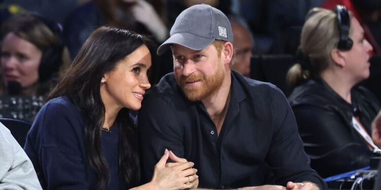 Royal Family LIVE: Prince Harry and Meghan 'difficult to work with' | Royal | News
