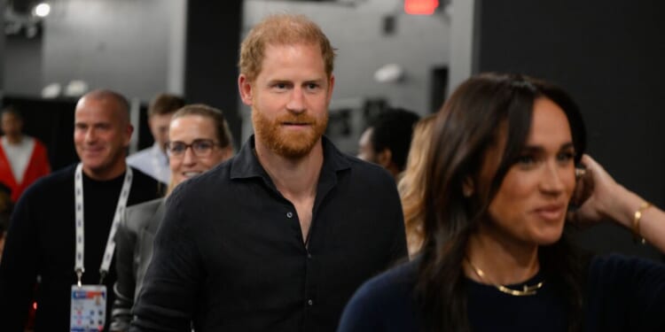 Royal Family LIVE: Prince Harry court blow as pals ‘not all tight lipped’ | Royal | News