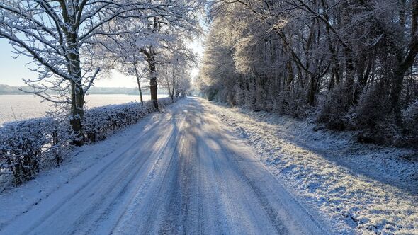 Snow And Ice Warnings As Cold Weather Sweeps Across UK Snow And Ice Warnings As Cold Weather Sweeps Across UK