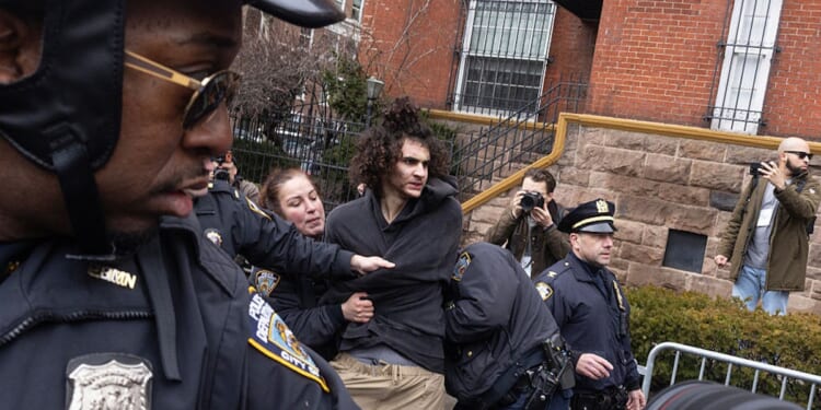 Suspected NYC Terrorist Flashes ISIS Salute Three Times