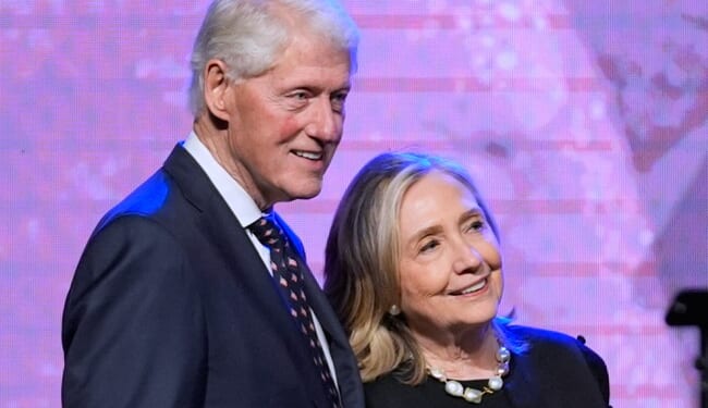 That Awkward Moment When Bill and Hillary Had Trouble Crossing the Street – RedState