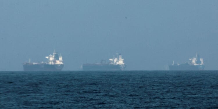 Trump Orders Oil Tanker Insurance Support, Says Navy Could Escort Ships in Gulf