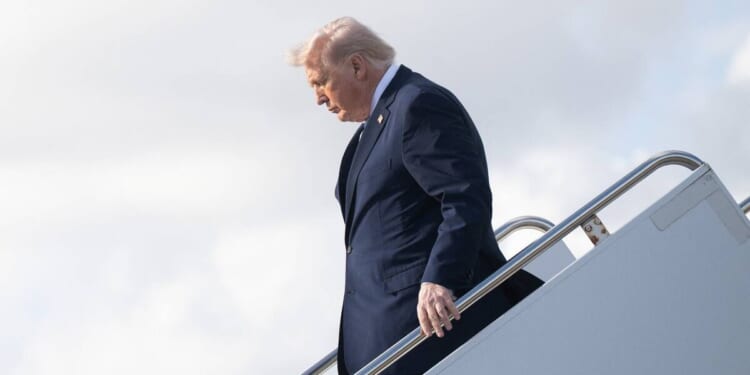 Trump appears to struggle with Air Force One stairs | US | News