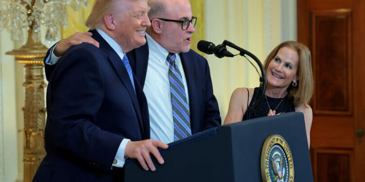 Trump defends Zionist neocon Mark Levin against criticism from Tucker Carlson, Megyn Kelly