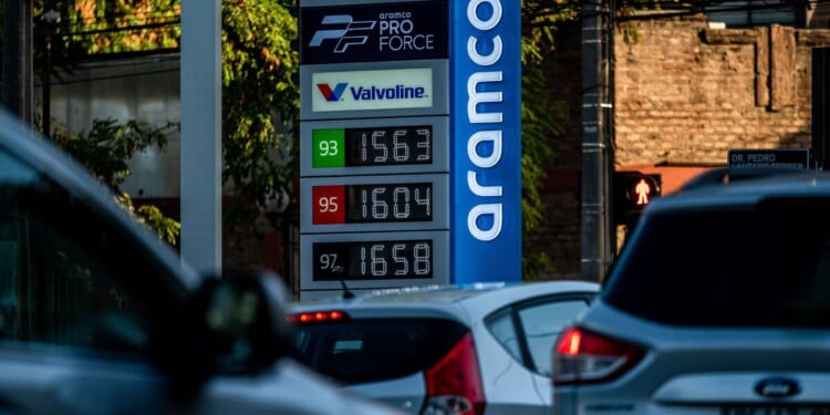 UK petrol and diesel drivers urged to fill up before 10am on Thursday | UK | News