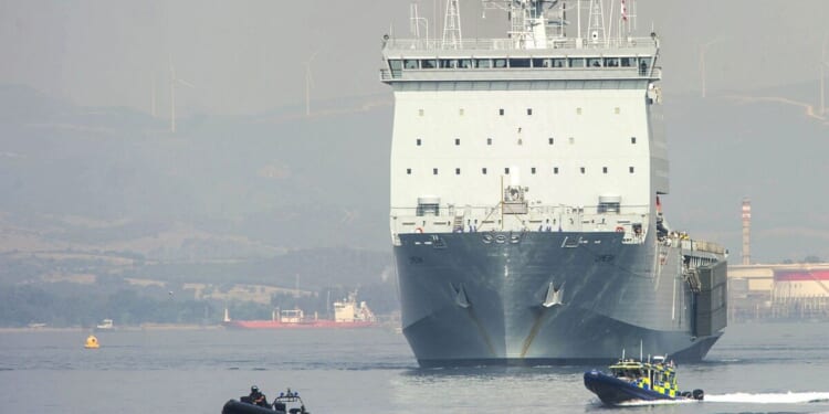 UK rescue ship begins evacuation drills for 173,000 stranded Brits | UK | News
