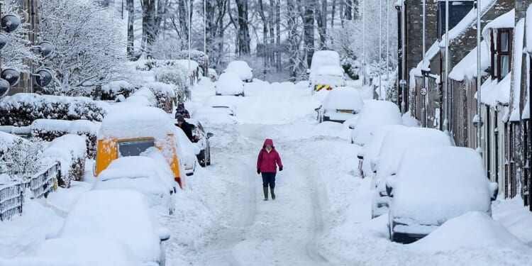 UK snow maps show giant 597 mile blizzard to 'bury' 11 cities | Weather | News