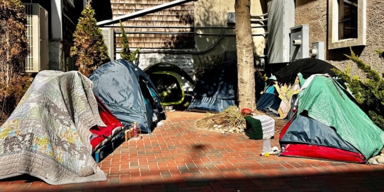 US church threatened with fine is to offer indoor shelter to homeless people