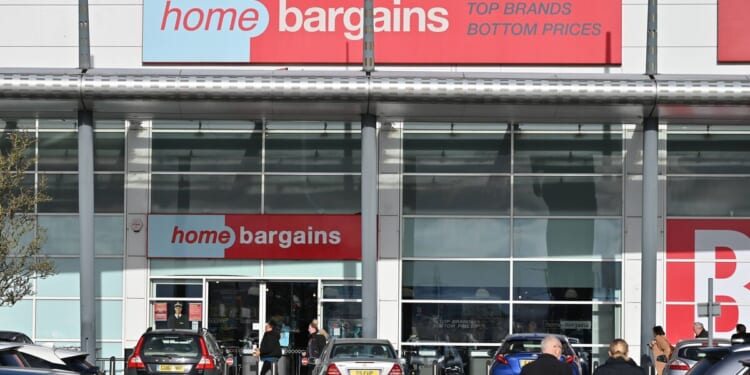 Easter 2026 hours for B&M, Home Bargains, Primark and Dunelm | UK | News