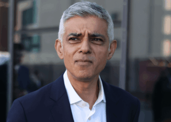 Armed security guarding mayor leave bag filled with guns outside his home while feral youths terrorised Clapham