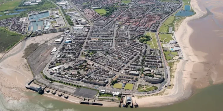 'Rotten eggs smell' so vile that children cry on walks to school puts historic coastal town at breaking point
