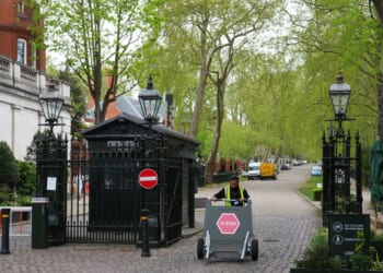 Kensington Palace staff continue working as major police operation unfolds