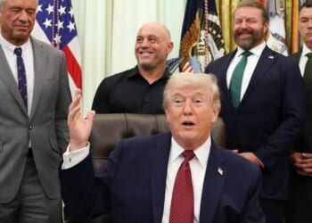 Trump kicks reporter out of Oval Office over Iran question | US | News