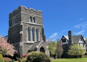 US church boosts off-season attendance through Whodunit event