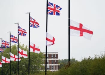 Hundreds defy major warnings to attend huge St George's Day parade