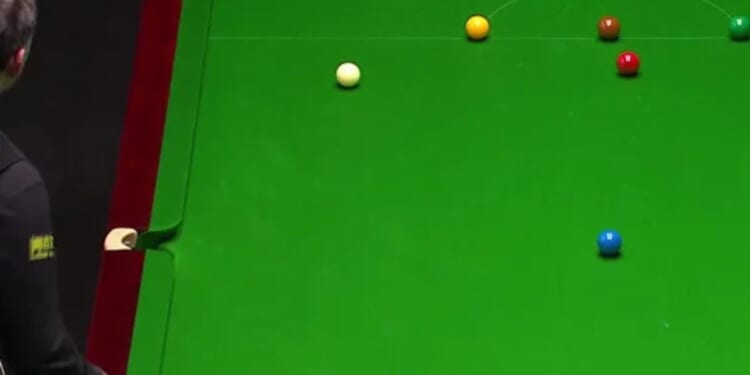 Ronnie O'Sullivan furiously punches table in frustrating encounter against John Higgins