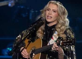 Carrie Underwood sends gift to 'American Idol' contestant who went viral for making her cry