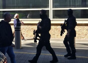 Farringdon station LIVE: London chaos as armed cops close station | UK | News