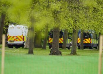 Kensington Gardens LIVE: Police officers in protective gear swarm popular city park | UK | News
