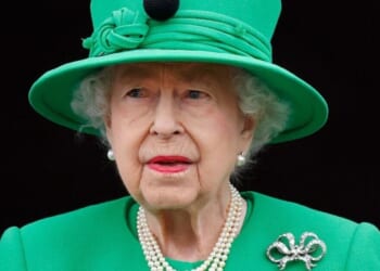 Late Queen 'couldn't bare to be alone when Prince Harry called' | Royal | News