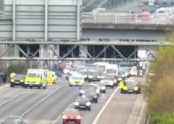 M1 Traffic: Easter weekend carriageway closed and police rush to scene | UK | News
