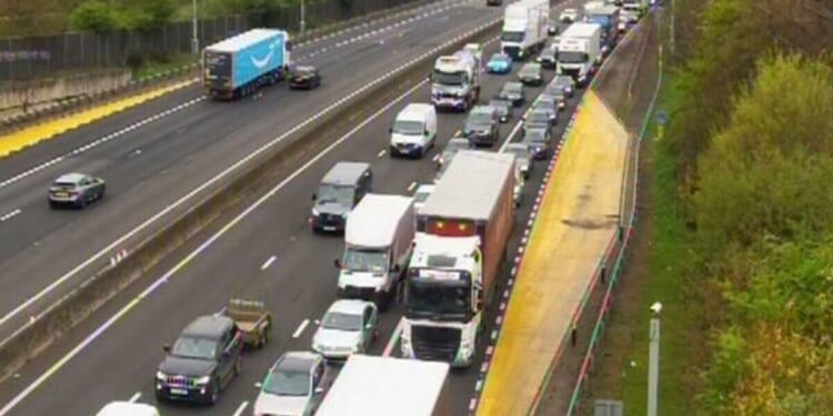 M1 traffic: Easter weekend delays as all lanes shut | UK | News